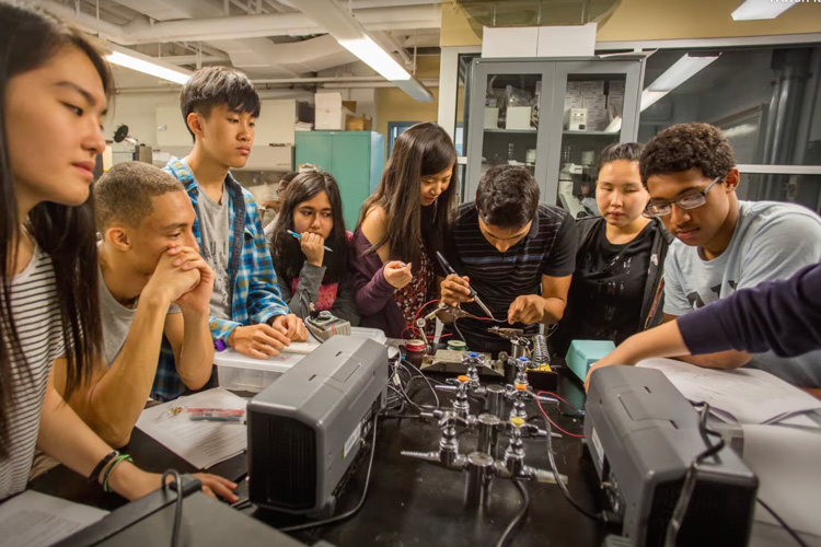 Dec 22  Free Hands on Robotics Workshop for Girls in 4th and 5th