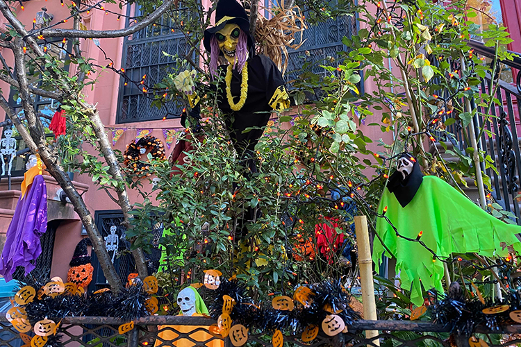 8 Photos of Your Favorite Uptown Halloween Decorations Columbia Neighbors