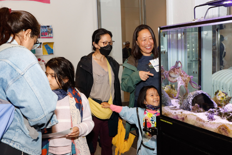 Saturday Science sessions at the Zuckerman Institute’s Education Lab. Photo credit: April Renae. Saturday Science sessions at the Zuckerman Institute’s Education Lab. Photo credit: April Renae