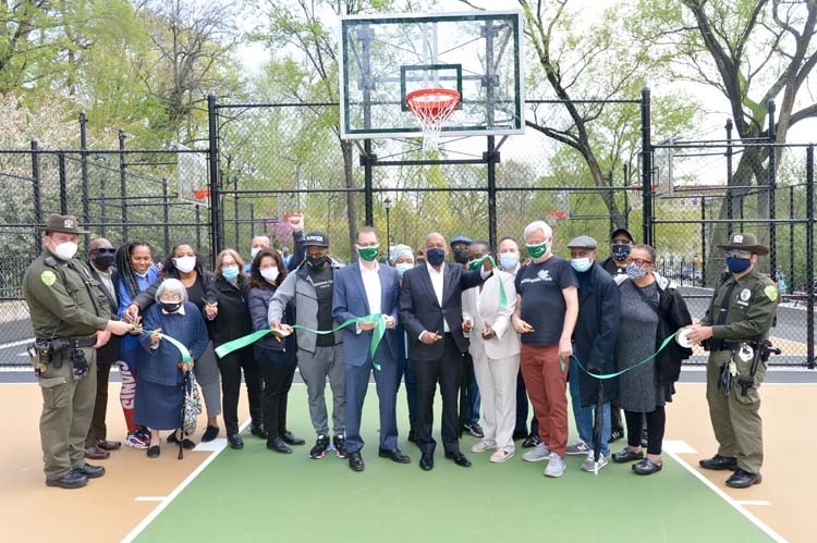 Photo Credit: NYC Parks / Daniel Avila Group photo at ribbon cutting.