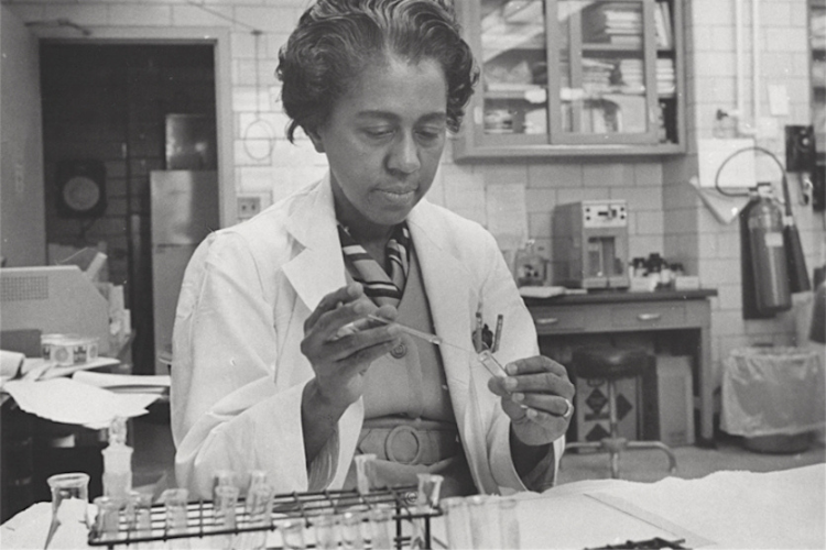 Biochemist Marie Maynard Daly conducting research in her lab, circa 1960. Photo credit: Archives of the Albert Einstein College of Medicine, Ted Burrows, photographer
