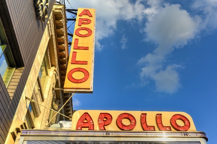 iconic sign of apollo theater in Harlem 