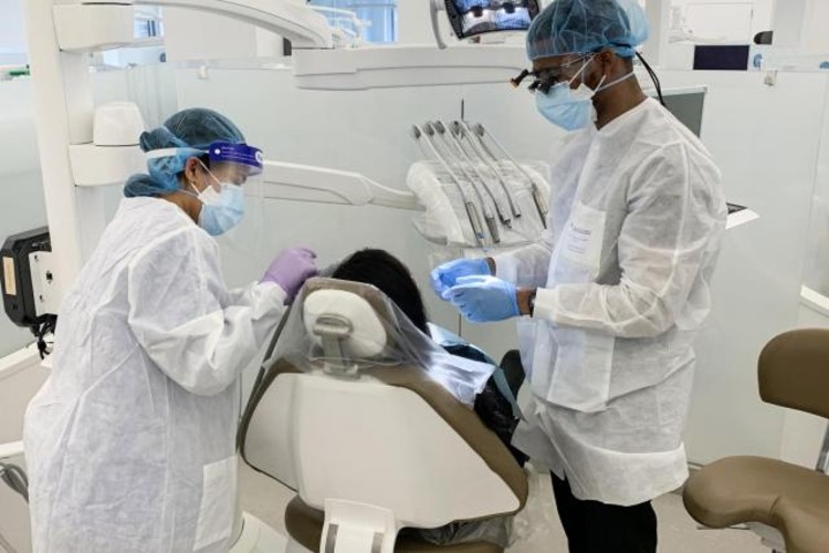 Faculty member Ezzard Rolle Jr., DDS, and dental module assistant Katty Piron at work in the community practice (photo: Fredelyne Paris)