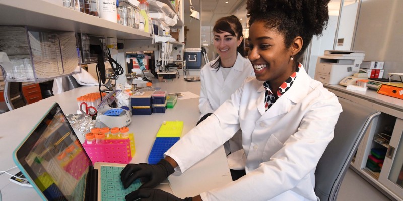 A 2019 BRAINYAC student and her mentor 