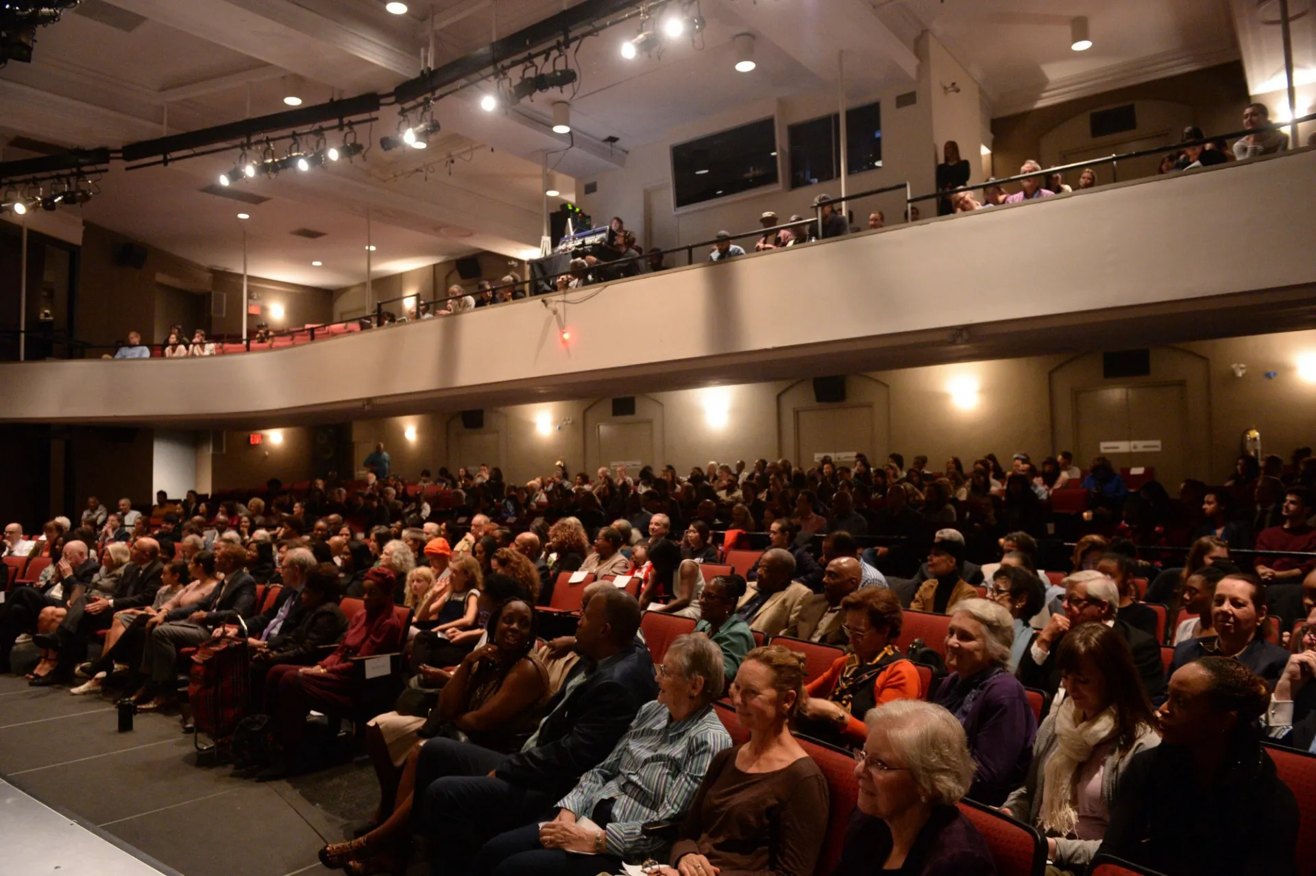 photo of audience.