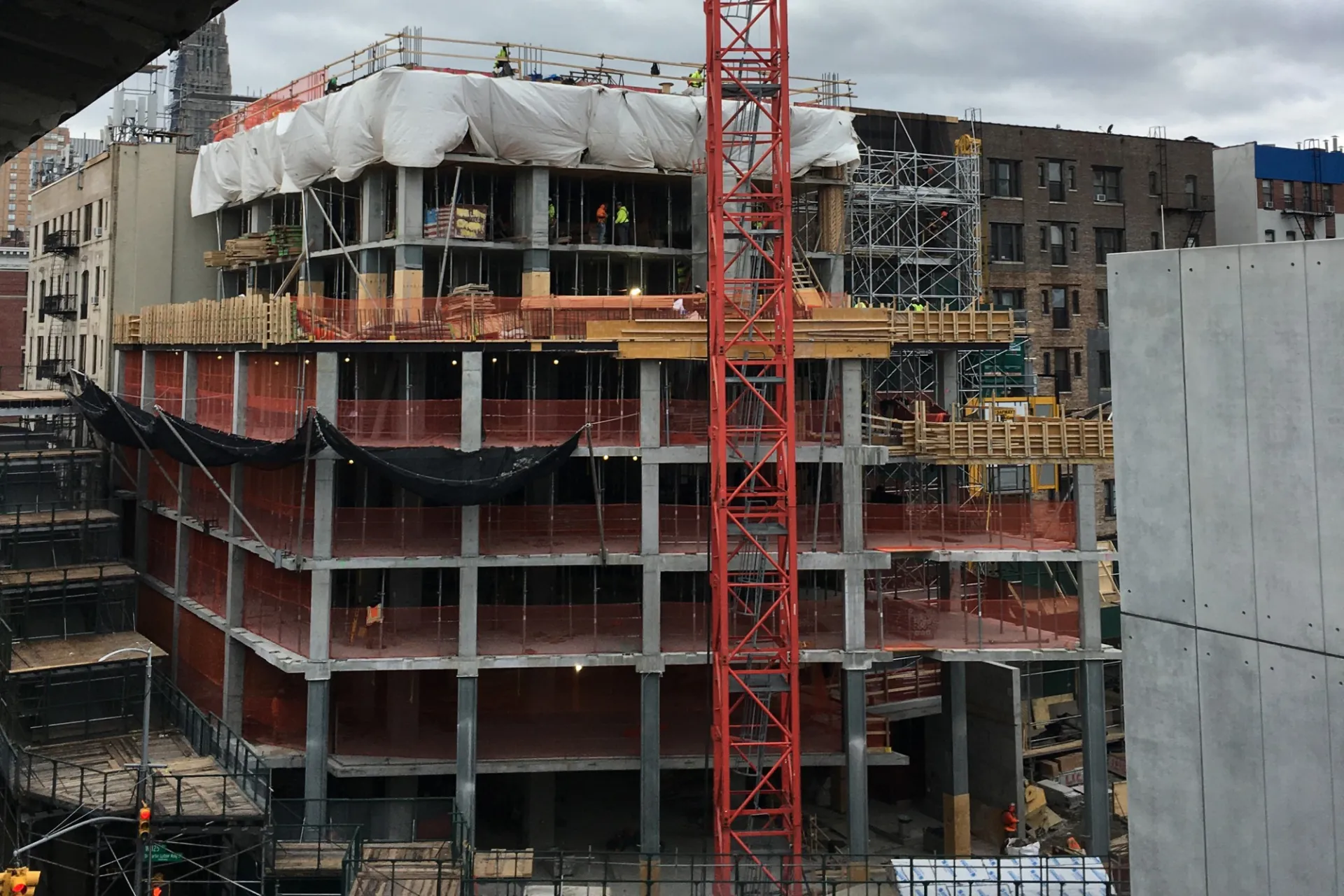 An aerial view of the 600 W. 125th Street construction site from the 125th Street subway.  