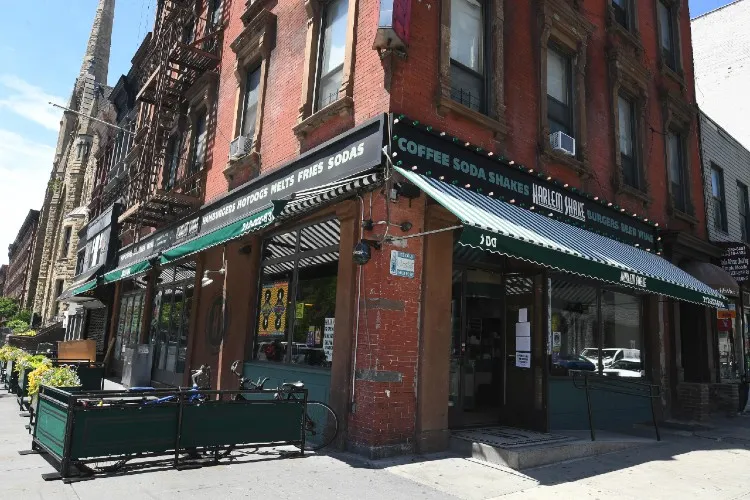 Picture of corner store front - harlem shake