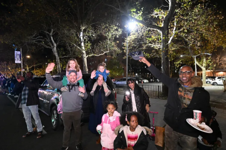 Holiday smiles along the Harlem Holiday Lights Parade route. Photo credit: Eileen Barroso