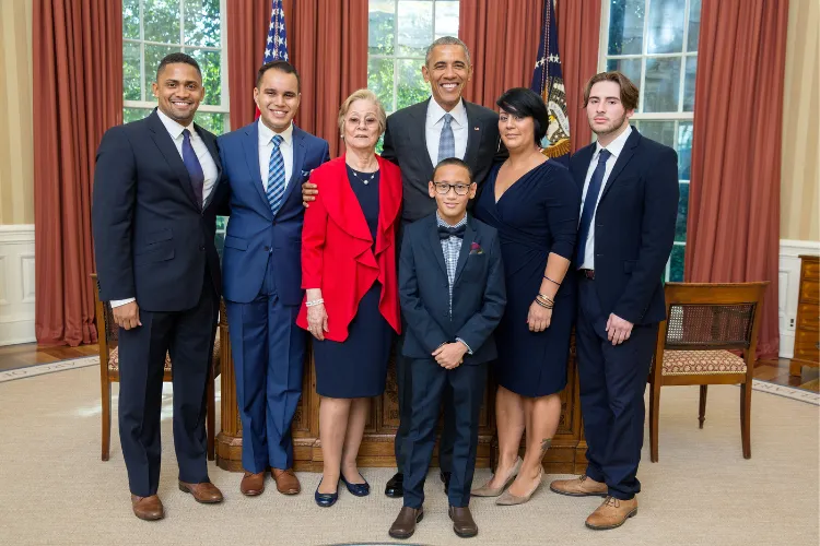  Raul Porras-Sanchez and his family with former President Barack Obama at the White House. Photo credit: Raul Porras-Sanchez