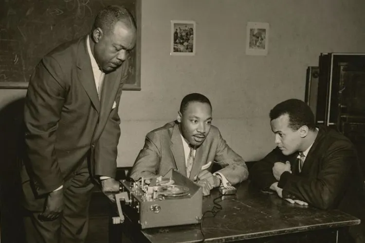 Dr. Martin Luther King, Jr. (center) being interviewed by actor and activist Harry Belafonte (right), and George Goodman, community news director at WLIB radio in 1957. Photo credit: Schomburg Center for Research in Black Culture, Photographs and Prints Division, The New York Public Library.