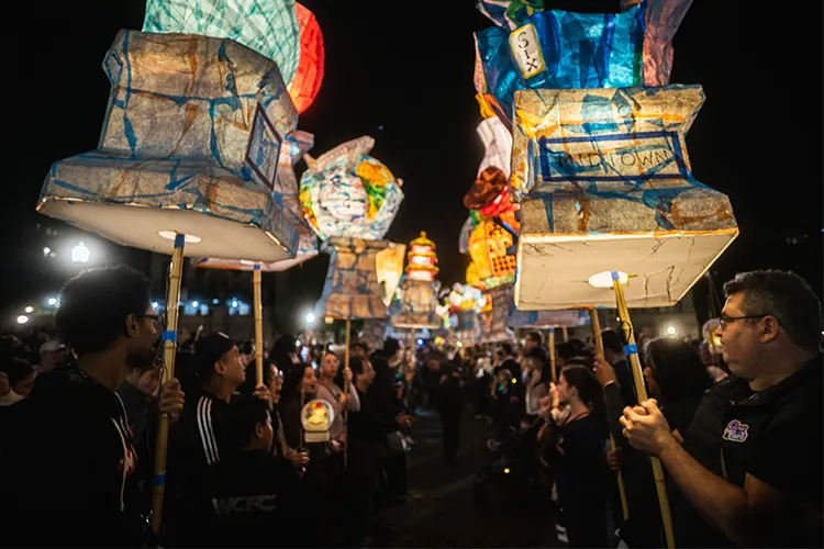 People line up with lanterns on Morningside campus. 