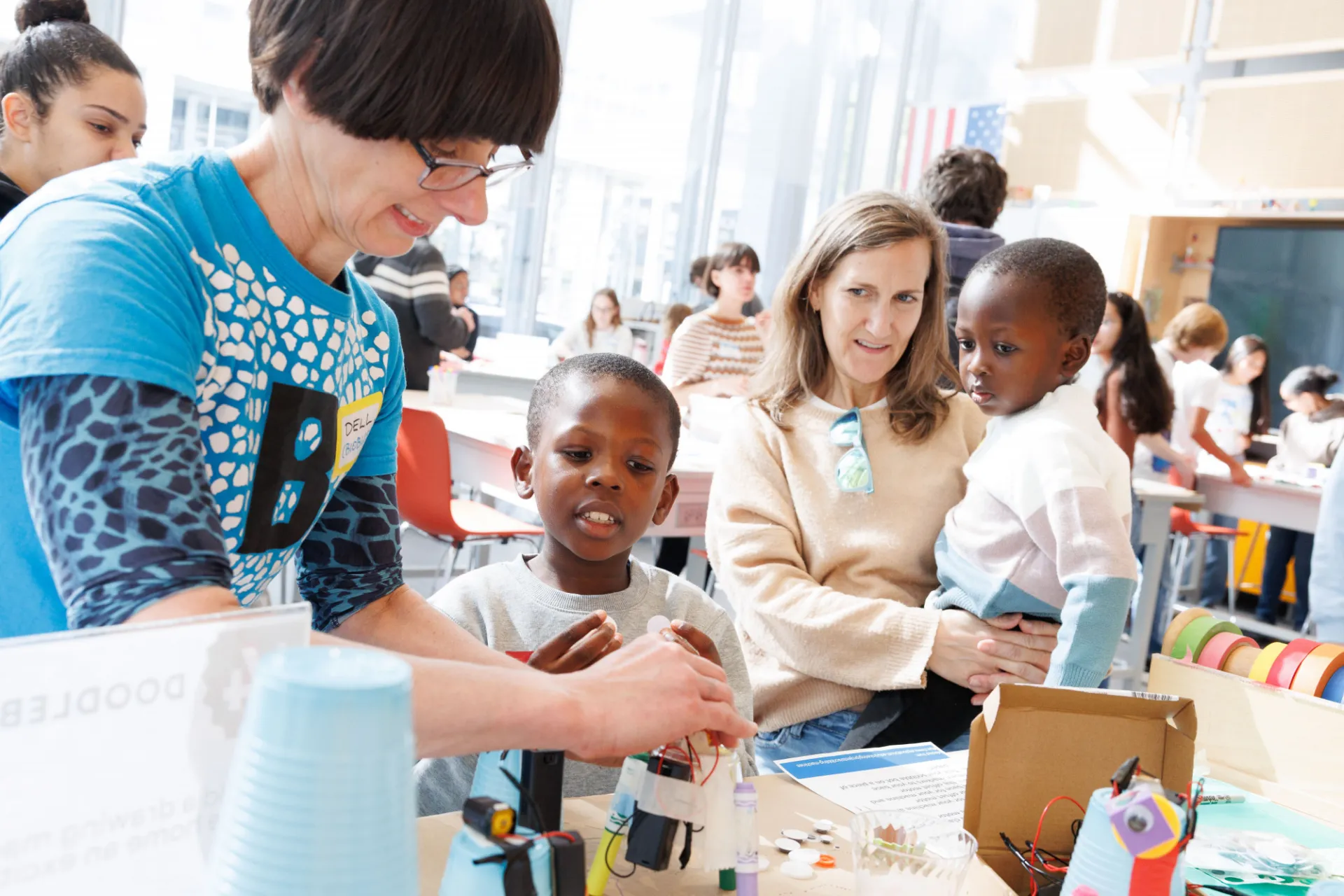 The Saturday Science session featured interactive stations curated by BioBus and Columbia University Neuroscience Outreach (CUNO). Photo credit: Sirin Samman