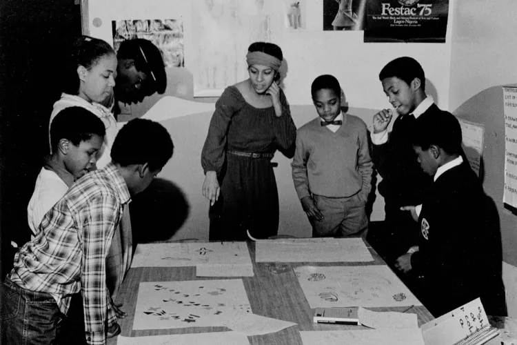 Artist and educator robin holder leading a workshop at the Children's Art Carnival in Harlem. Photo credit: robin holder